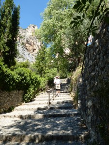 Path to the church-Moustiers